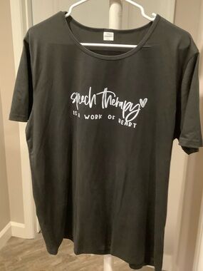 Black 'Speech Therapy' Graphic Tee Size XXL
